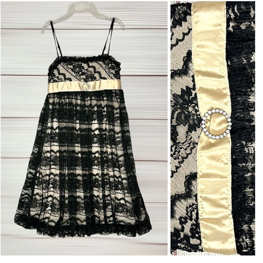 Un Deux Trois Sleeveless Formal
Special Occasion Dress Black Lace Rhinestones 10